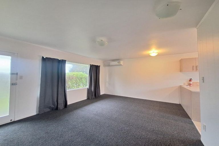 Photo of property in 1/468 Swanson Road, Ranui, Auckland, 0612