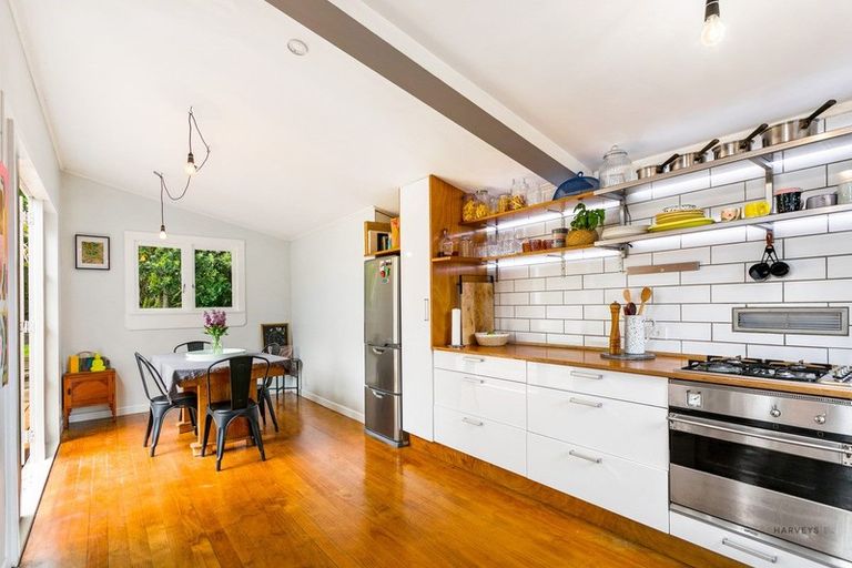 Photo of property in 96 Godley Road, Green Bay, Auckland, 0604