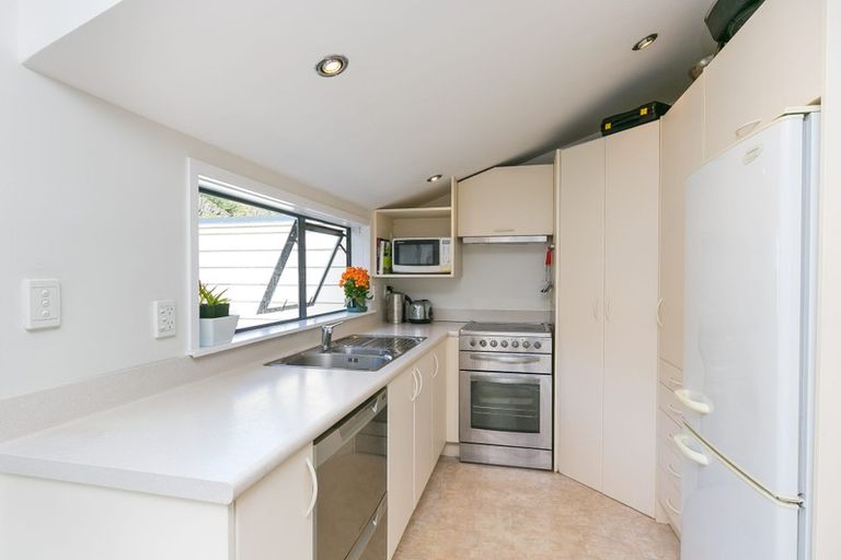 Photo of property in 28 Lawson Place, Mount Victoria, Wellington, 6011