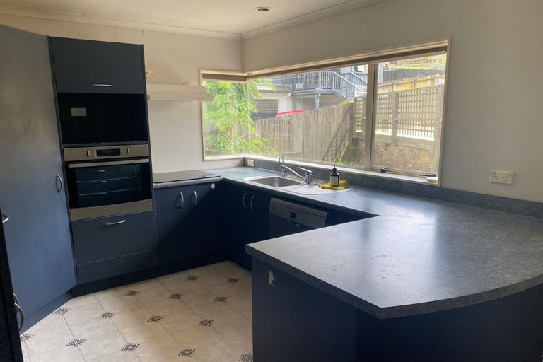 Photo of property in 17 De Havilland Drive, Goodwood Heights, Auckland, 2105