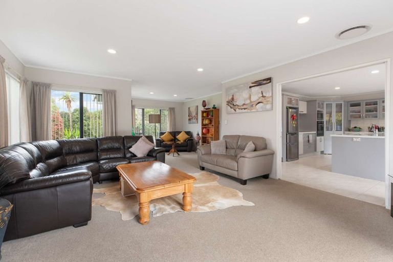 Photo of property in 8 Awaroa Stream Drive, Waiuku, 2123