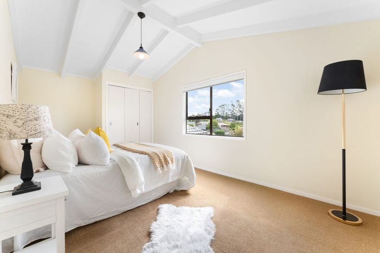 Photo of property in 31 Stranolar Drive, Mount Roskill, Auckland, 1041