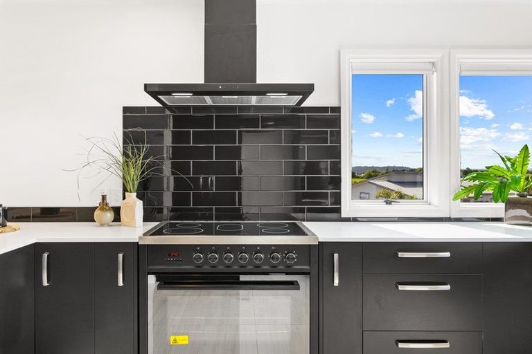 Photo of property in 2/12 Bannings Way, Hobsonville, Auckland, 0618