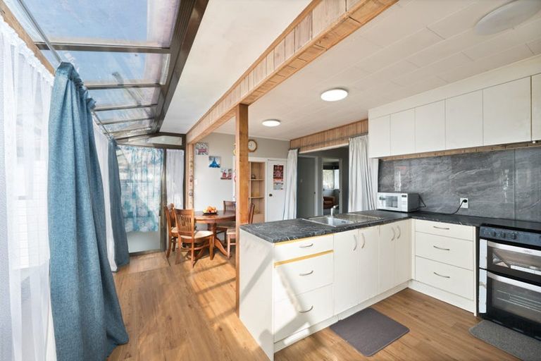 Photo of property in 2/15 Larissa Avenue, Henderson, Auckland, 0610