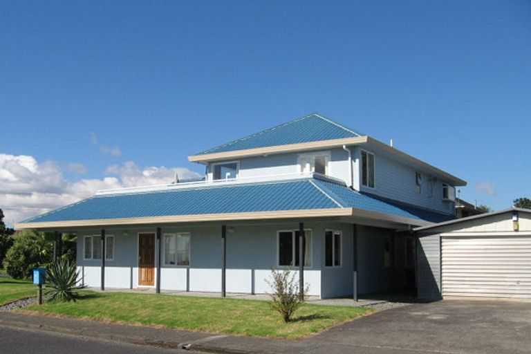 Photo of property in 39 Beach Road, Te Atatu Peninsula, Auckland, 0610