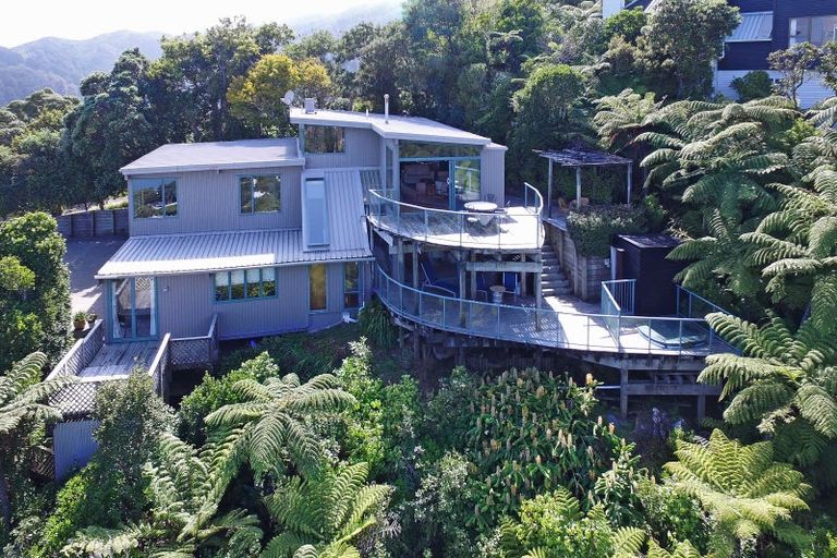 Photo of property in 52 Waitohu Road, York Bay, Lower Hutt, 5013