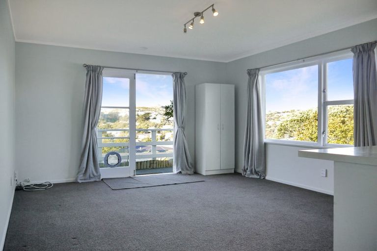 Photo of property in 34 Stewart Drive, Newlands, Wellington, 6037