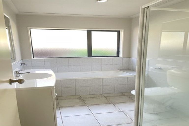 Photo of property in 18 Sheddings Lane, East Tamaki, Auckland, 2016