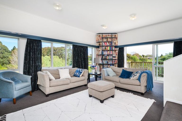 Photo of property in 34 Ruapehu Drive, Fitzherbert, Palmerston North, 4410