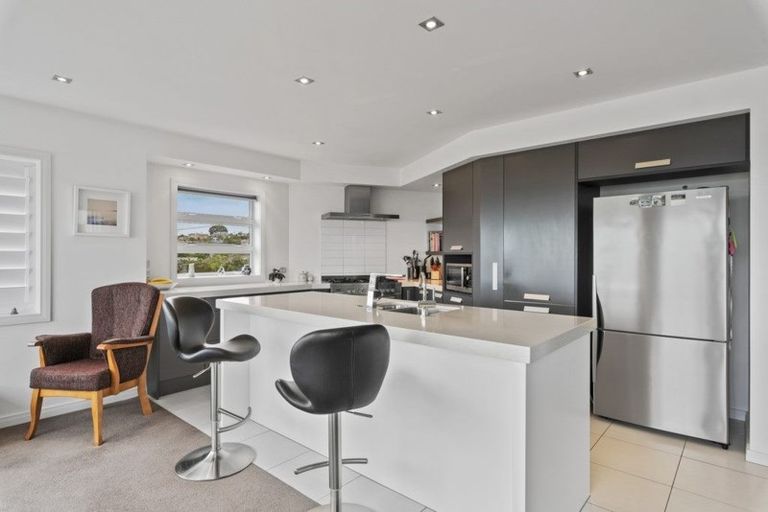Photo of property in 37a Peter Terrace, Castor Bay, Auckland, 0620