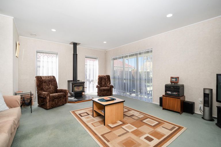 Photo of property in 33 Maurice Borich Place, Henderson, Auckland, 0610