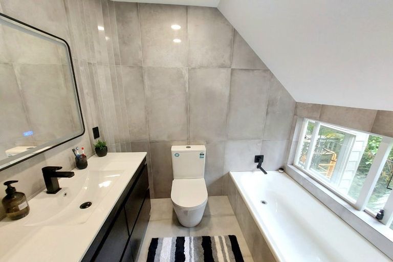 Photo of property in 1/22 Rangatira Road, Birkenhead, Auckland, 0626