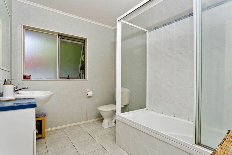 Photo of property in 37 Martin Jugum Lane, Ranui, Auckland, 0612