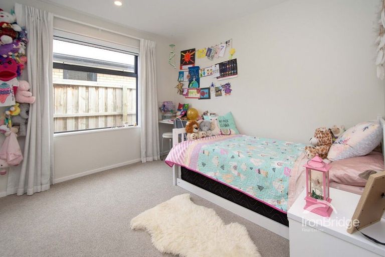 Photo of property in 32 Broadway Parade, Rolleston, 7615