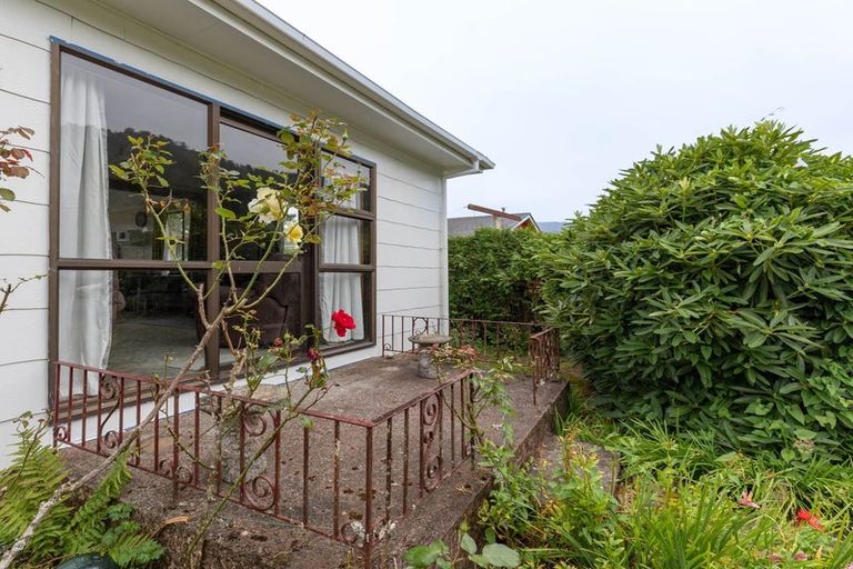 Photo of property in 80 Main Road, Harihari, 7884