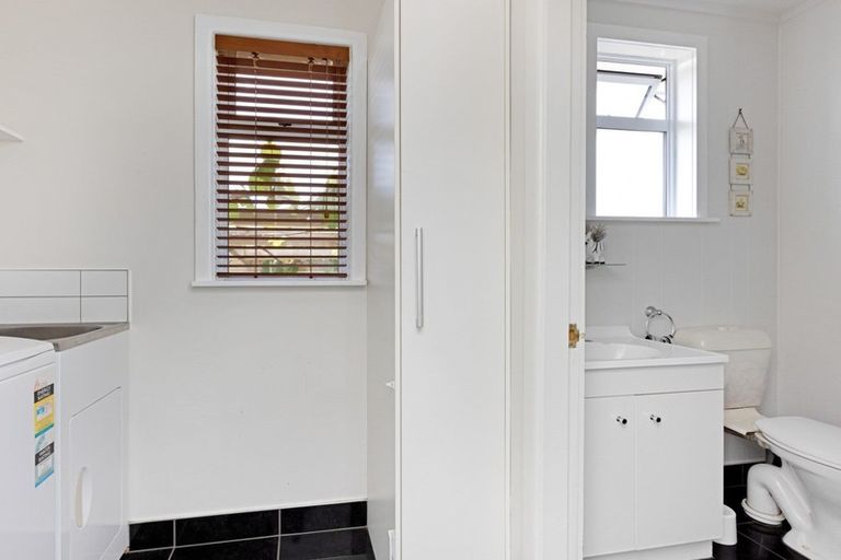 Photo of property in 56 Meeanee Road, Taradale, Napier, 4112