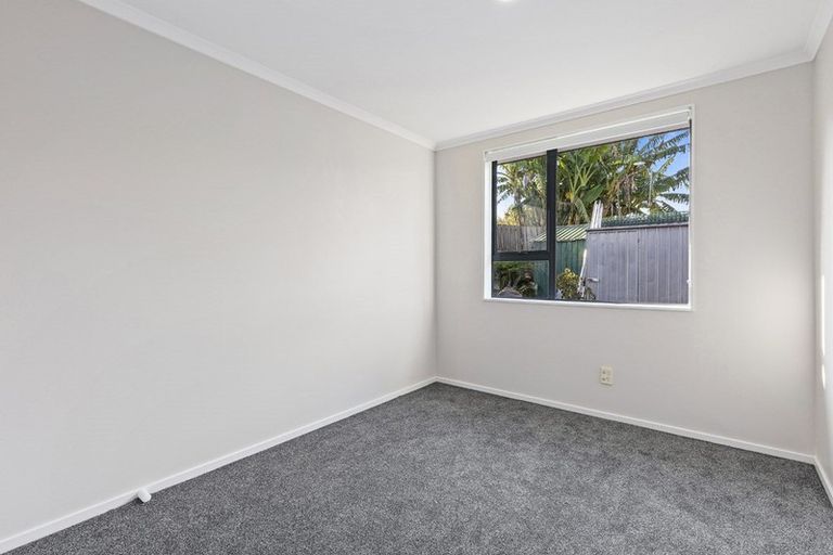 Photo of property in 37 Castlefinn Drive, Weymouth, Auckland, 2103