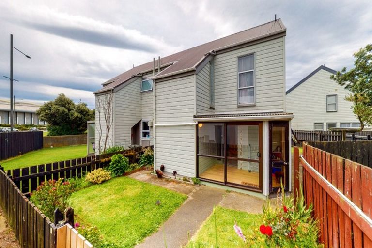 Photo of property in 9/163 Rongotai Road, Rongotai, Wellington, 6022