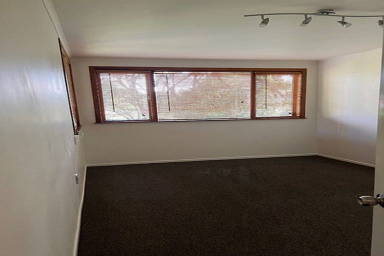 Photo of property in 14 Avonleigh Road, Green Bay, Auckland, 0604