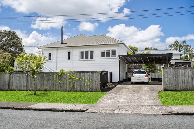 Photo of property in 1/21 Abbotleigh Avenue, Te Atatu Peninsula, Auckland, 0610