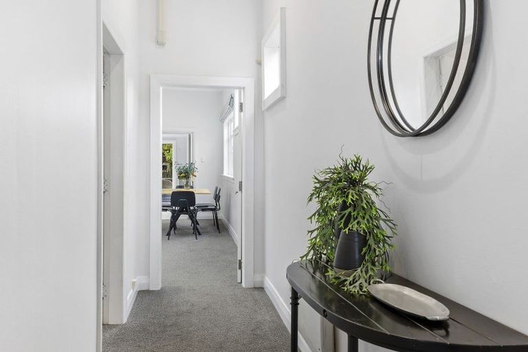 Photo of property in 17 Garfield Street, Brooklyn, Wellington, 6021