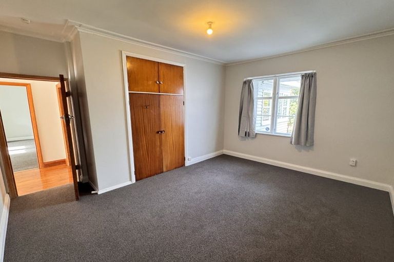 Photo of property in 26 Monorgan Road, Strathmore Park, Wellington, 6022