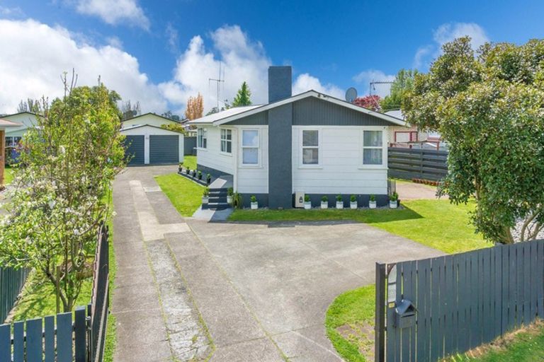 Photo of property in 104 Collins Road, Melville, Hamilton, 3206