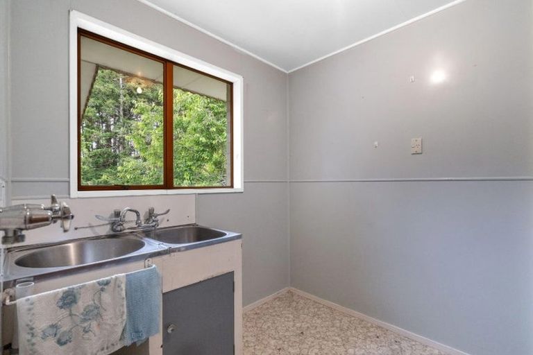 Photo of property in 3 Mcvicar Street, Tuatapere, 9620