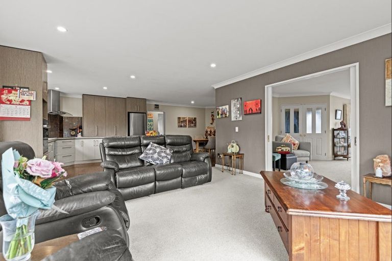 Photo of property in 9 Rosebank Avenue, Kelvin Grove, Palmerston North, 4414