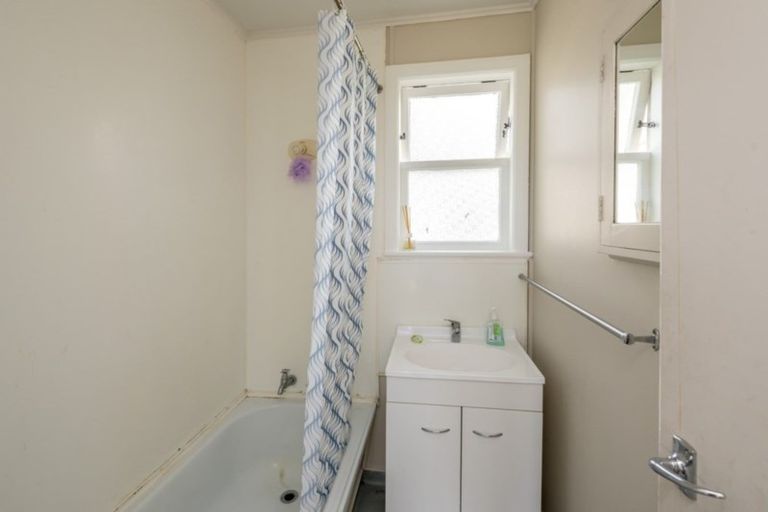 Photo of property in 26 Goldsmith Crescent, Levin, 5510