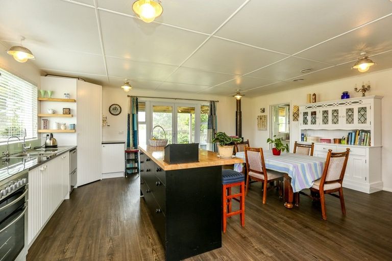 Photo of property in 2 Tayler Street, Eltham, 4322