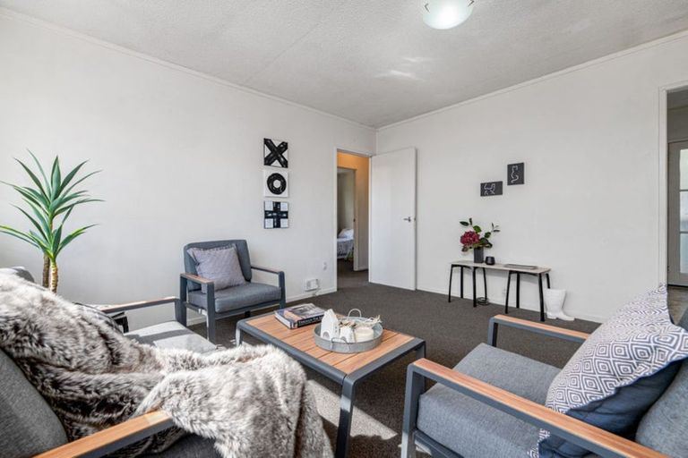 Photo of property in 2/219 Swanson Road, Henderson, Auckland, 0610