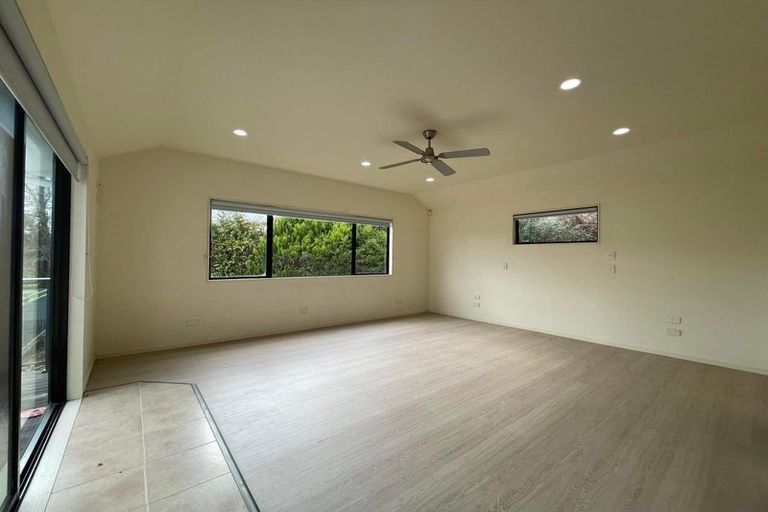 Photo of property in 37 Pitt Road, Runciman, Drury, 2578