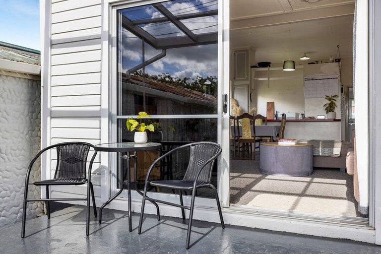 Photo of property in 19 Clifford Street, Hawera, 4610