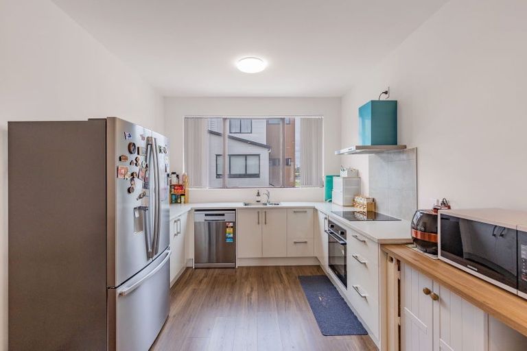 Photo of property in 15 Bloom Crescent, Sunnyvale, Auckland, 0612