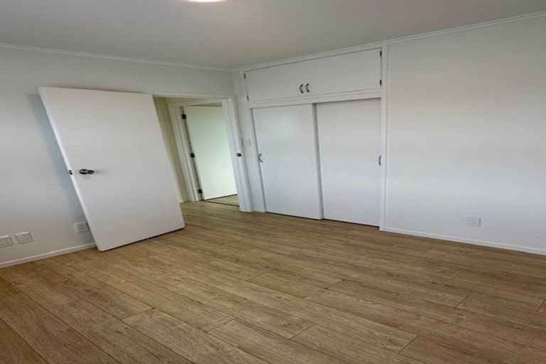 Photo of property in 6/133 Shakespeare Road, Milford, Auckland, 0620