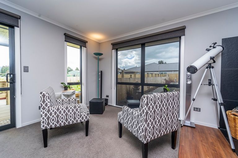 Photo of property in 7 Routhan Way, Carterton, 5713