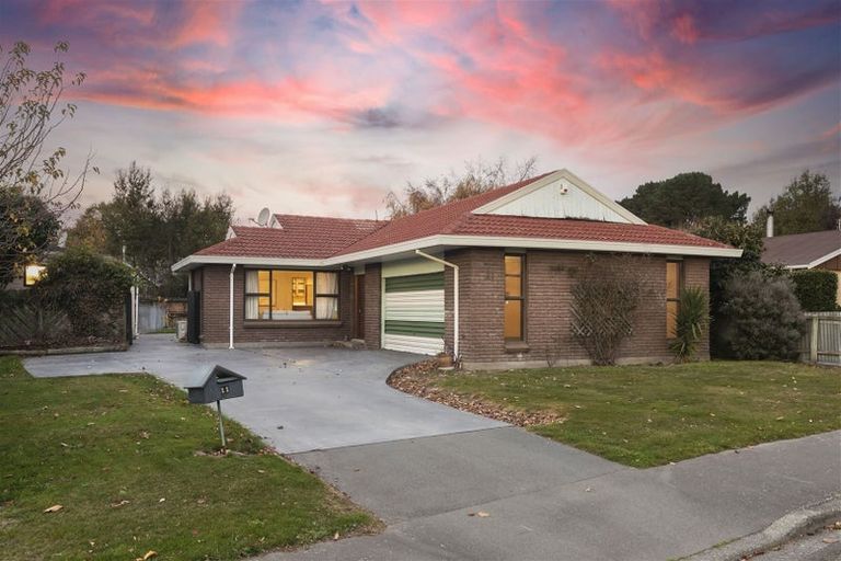 Photo of property in 11 Oakley Crescent, Hornby, Christchurch, 8042