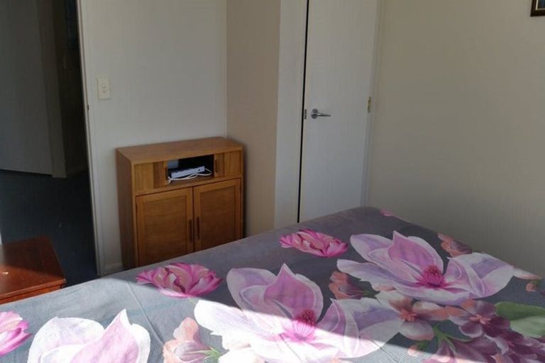 Photo of property in 5c/5 Kent Terrace, Mount Victoria, Wellington, 6011