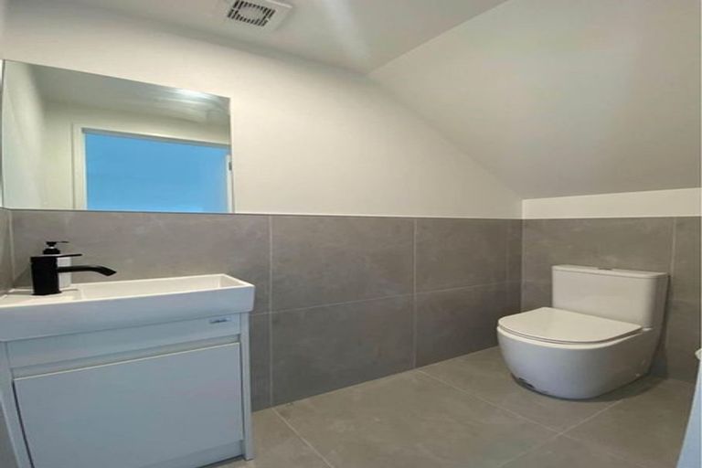 Photo of property in 2/103 Flanshaw Road, Te Atatu South, Auckland, 0610