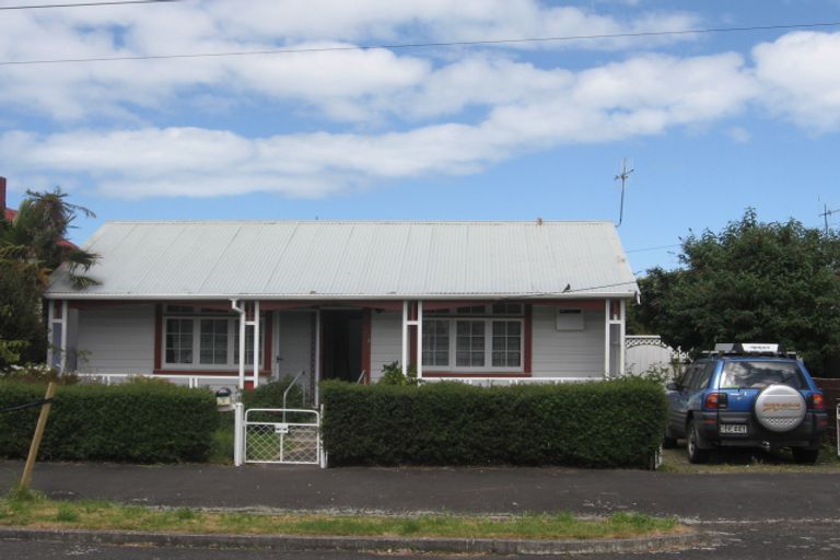 Photo of property in 3 Alexander Street, Whanganui, 4500