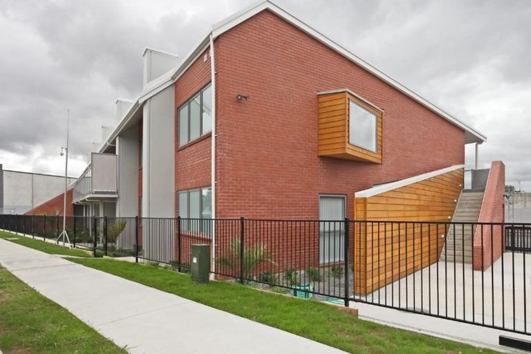 Photo of property in 6/26 Railway Street West, Papakura, 2110