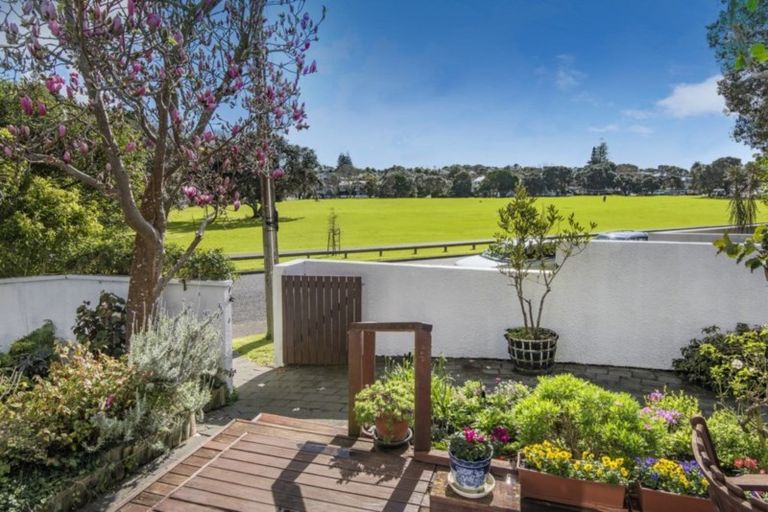 Photo of property in 2/72 Wairoa Road, Narrow Neck, Auckland, 0624