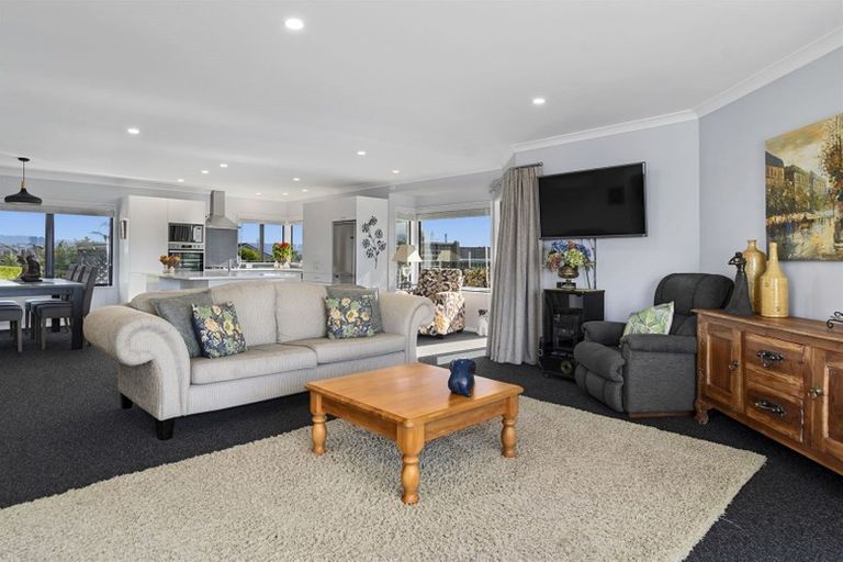 Photo of property in 2 Tinopai Drive, Omokoroa, 3114