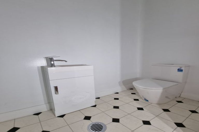 Photo of property in 24 Monorgan Road, Strathmore Park, Wellington, 6022