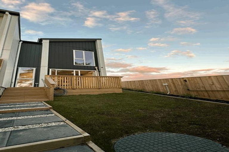 Photo of property in 24 Ramwall Place, Weymouth, Auckland, 2103