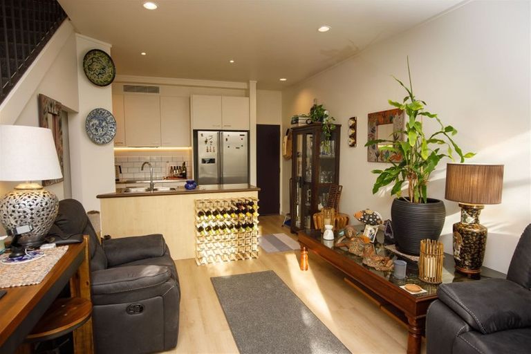 Photo of property in Mendosa Terraces Apartments, 3/9 Ebor Street, Te Aro, Wellington, 6011