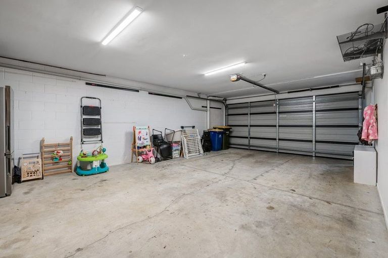 Photo of property in 4/13 Kaihu Street, Northcote, Auckland, 0627