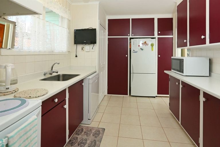 Photo of property in 137 Flanshaw Road, Te Atatu South, Auckland, 0610