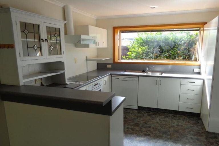 Photo of property in 10 Fieldmoor Place, Parklands, Christchurch, 8083